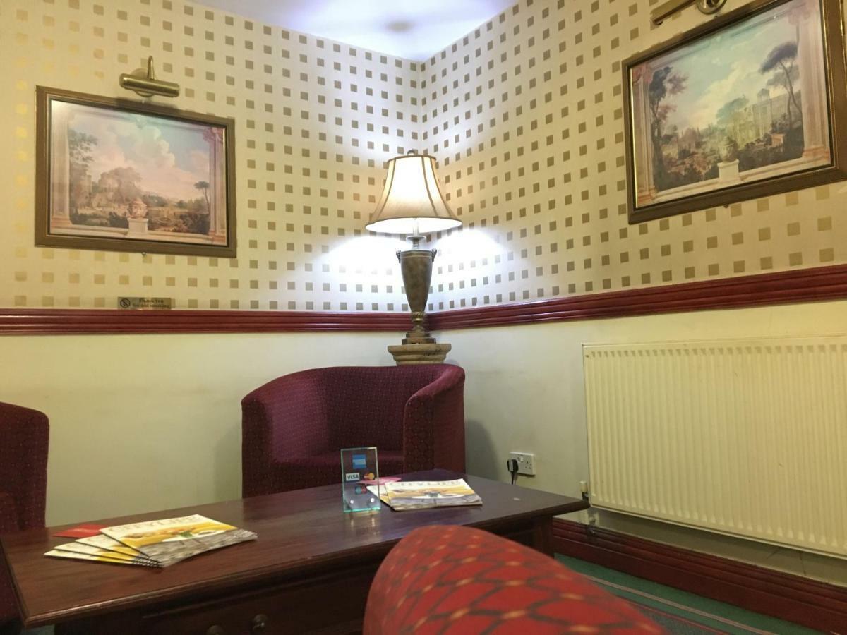 Cedar Tree Hotel ルージリー エクステリア 写真