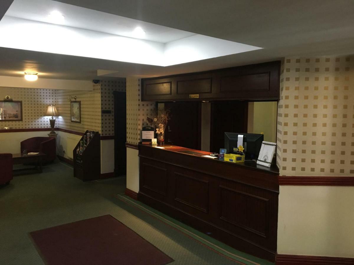 Cedar Tree Hotel ルージリー エクステリア 写真