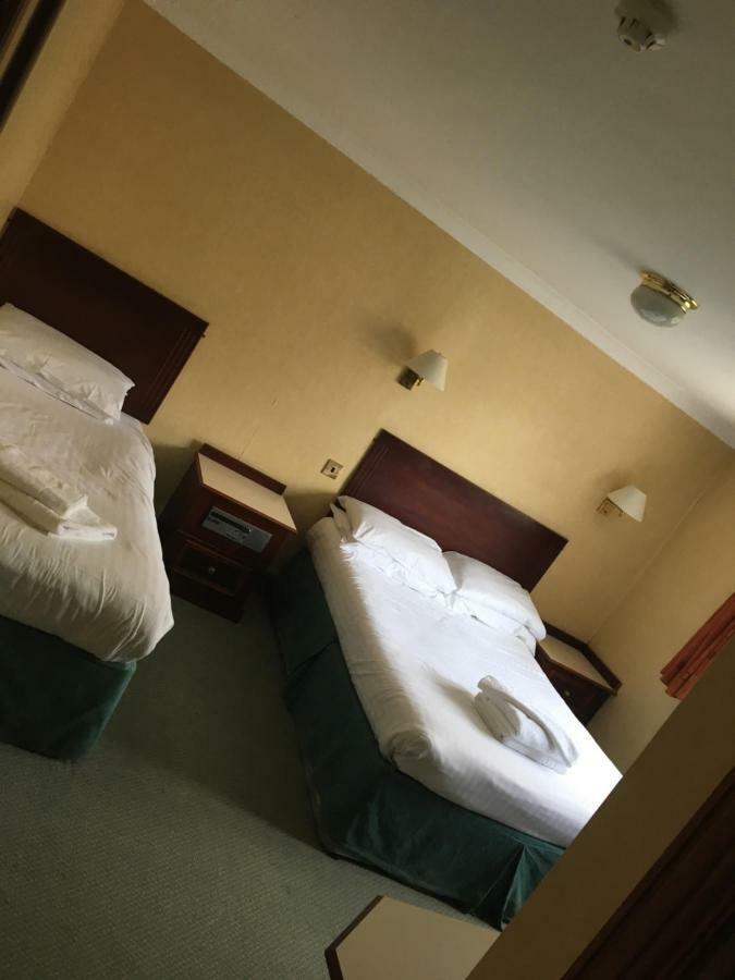 Cedar Tree Hotel ルージリー エクステリア 写真