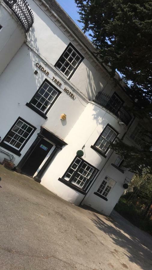 Cedar Tree Hotel ルージリー エクステリア 写真